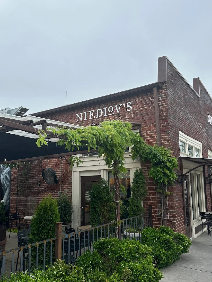 Niedlov's Cafe & Bakery
