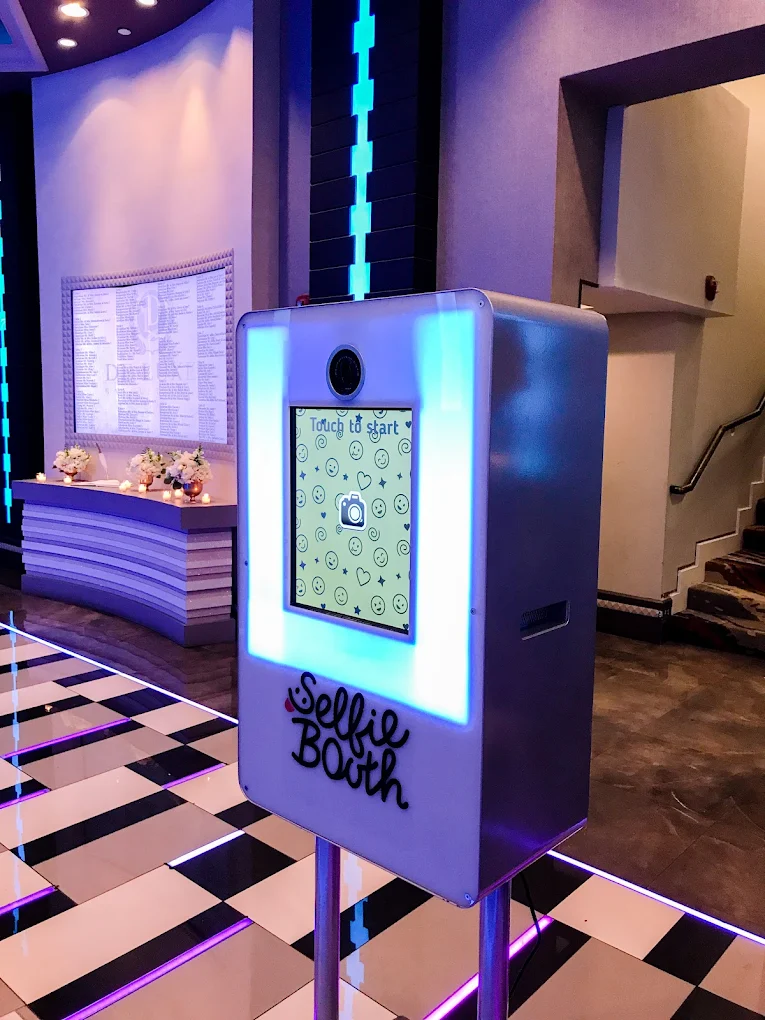 Selfie Booth Co