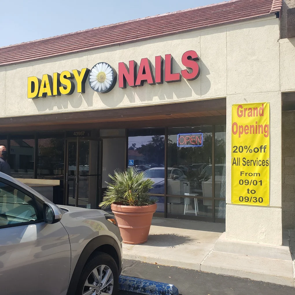 Daisy Nails